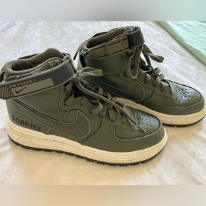 NIKE AIR FORCE ONE ( Gortex ) Olive Green Leather High Top Sneakers